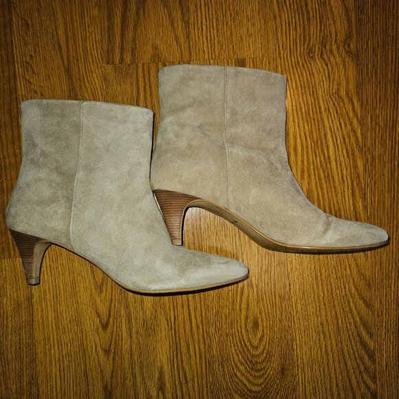 Dolce Vita Dee Truffle Suede Kitten Heel Bootie - Chic & Comfortable Size 6.5 - Picture 4 of 6